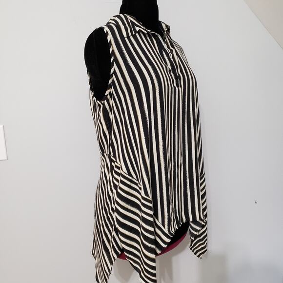 Black and White Sleeveless Collared Tunic Large - Picture 2 of 12